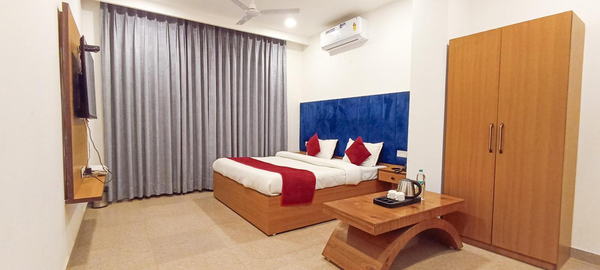 Hotel Lake View Chandigarh Bagian luar foto