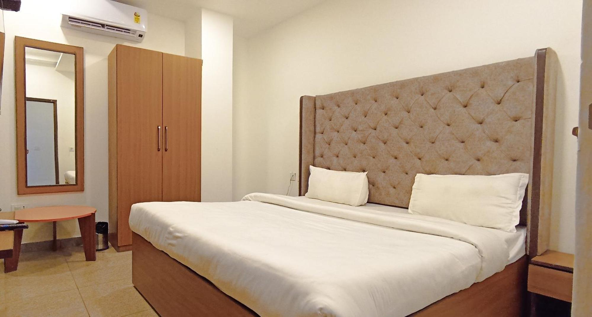 Hotel Lake View Chandigarh Bagian luar foto