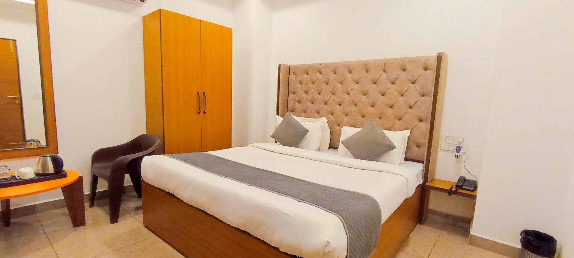 Hotel Lake View Chandigarh Bagian luar foto