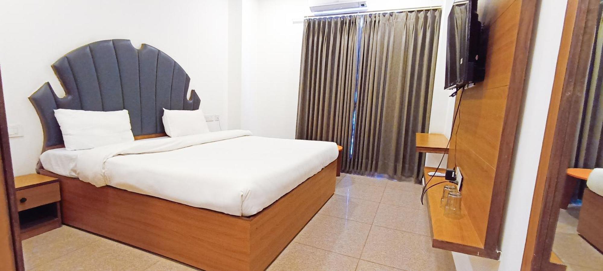 Hotel Lake View Chandigarh Bagian luar foto