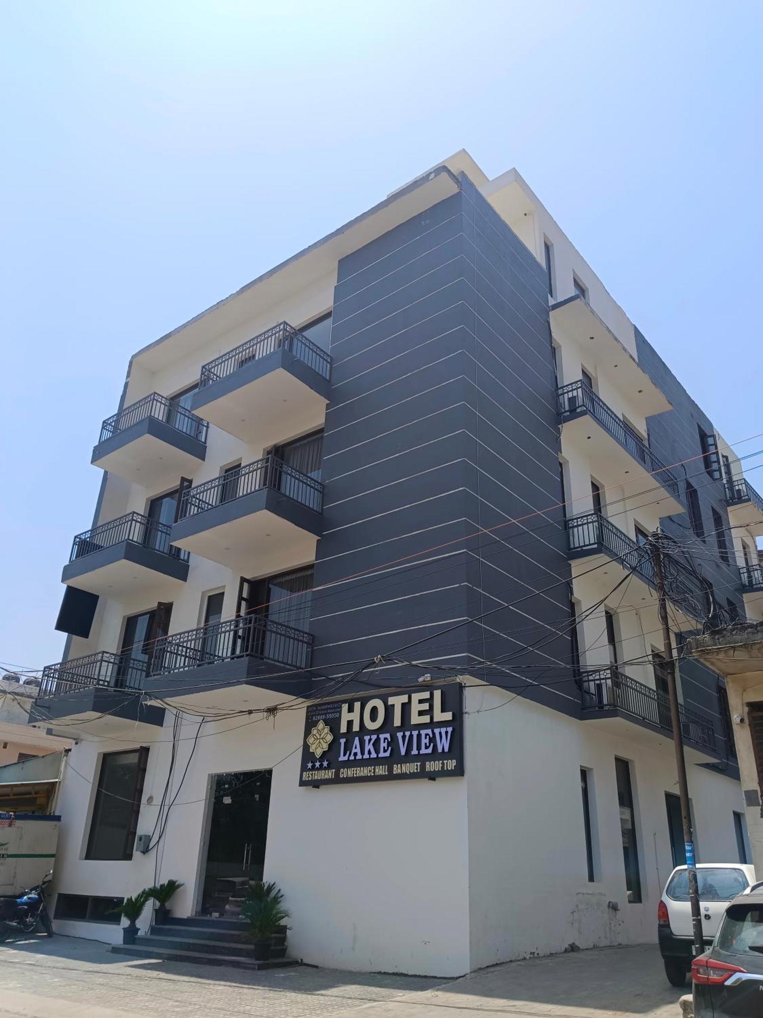 Hotel Lake View Chandigarh Bagian luar foto