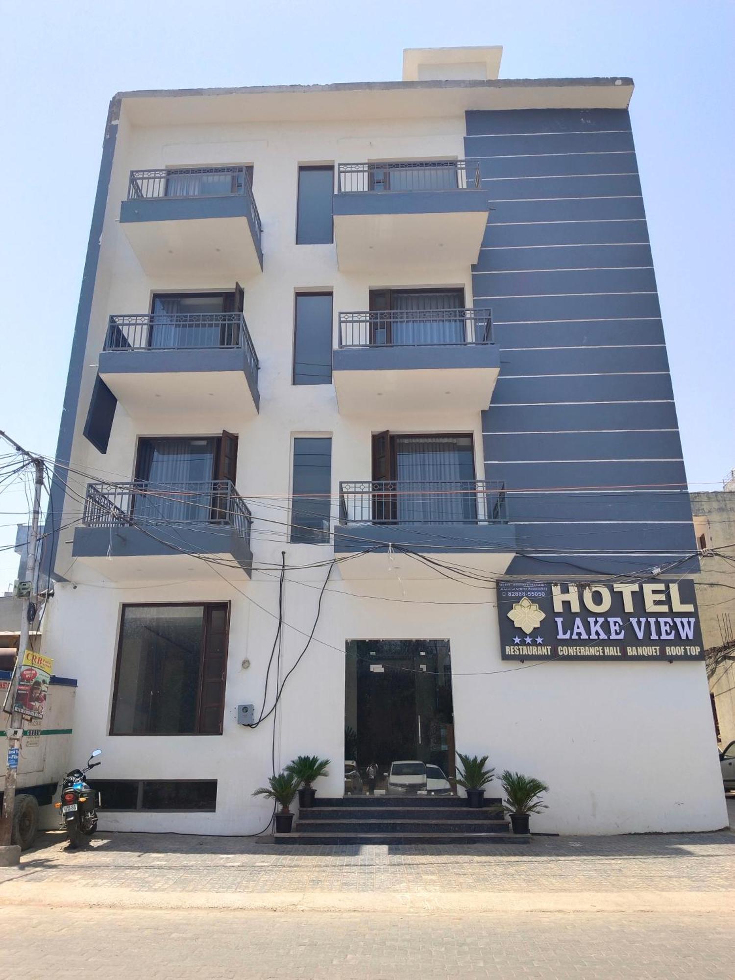 Hotel Lake View Chandigarh Bagian luar foto