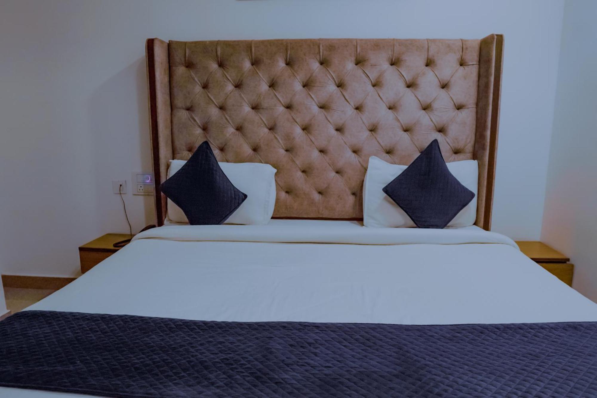 Hotel Lake View Chandigarh Bagian luar foto