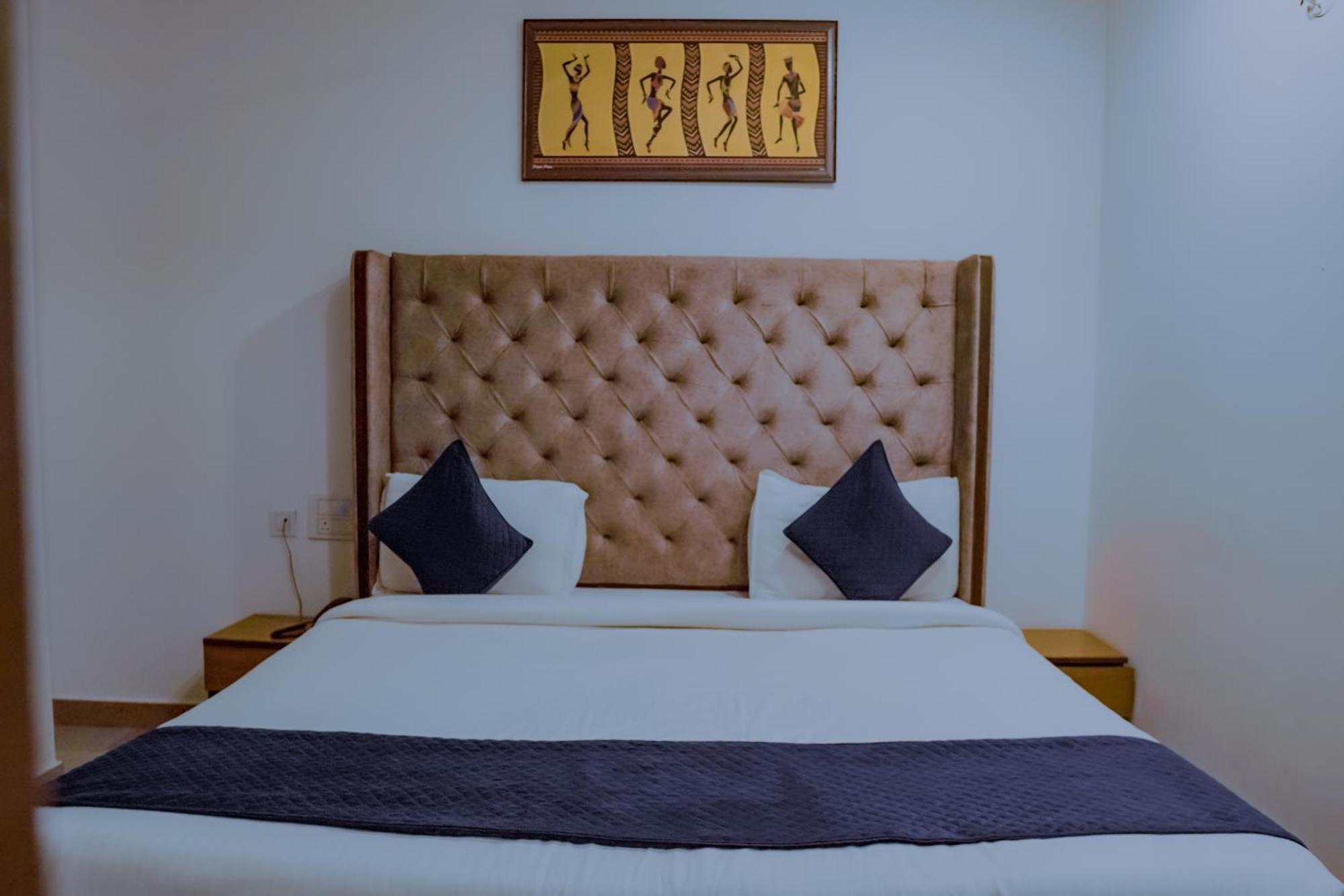 Hotel Lake View Chandigarh Bagian luar foto